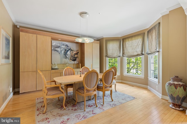 1015 Riverview Ln, Conshohocken, PA 19428 - dining space featuring crown molding, light wood-type flooring, and baseboards