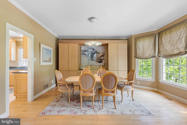 1015 Riverview Ln, Conshohocken, PA 19428 - dining area featuring light wood-style floors, baseboards, and crown molding