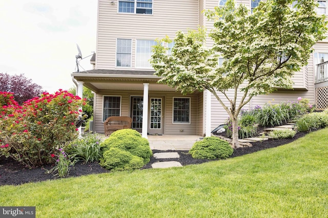 5110 Maple Leaf Ct, Mechanicsburg, PA 17055 - view of front facade featuring a front yard and covered porch