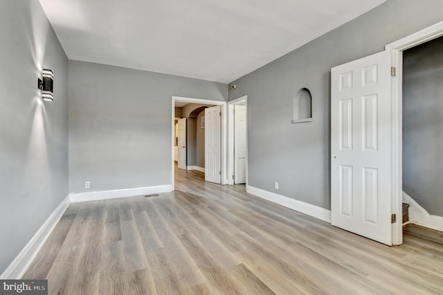 2726 E Preston St, Baltimore, MD 21213 - empty room with light wood-style floors and baseboards