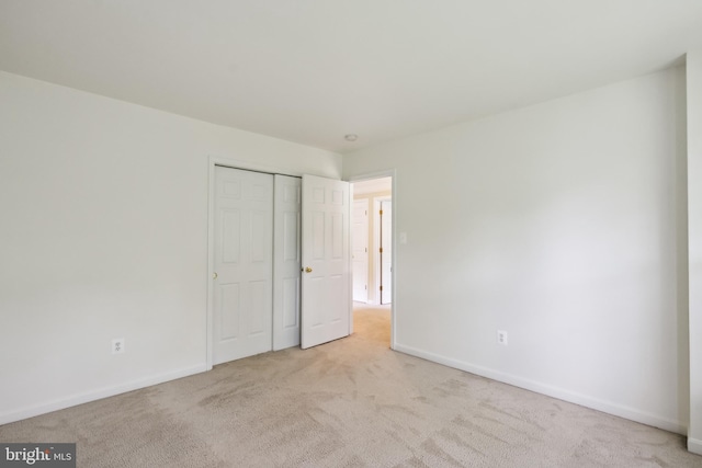 8456 Summer Breeze Pl, Manassas, VA 20112 - unfurnished bedroom featuring light carpet, baseboards, and a closet
