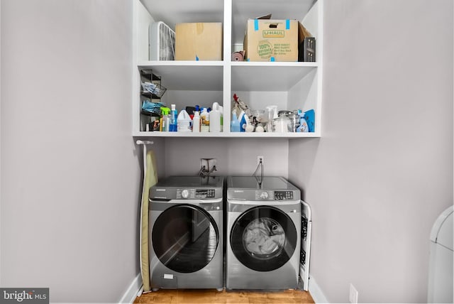 1001 S Chadwick St, Philadelphia, PA 19146 - laundry area with washer and dryer and baseboards