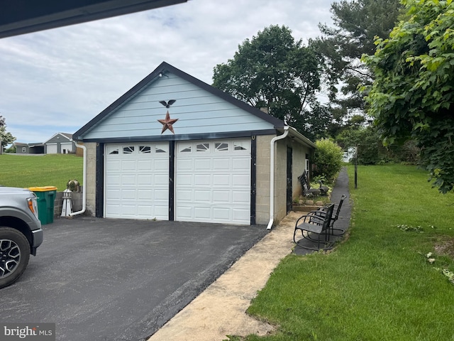 817 Maple St, Waynesboro, PA 17268 - view of detached garage