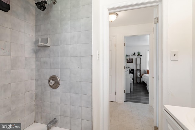 2269 Locust Ln, York, PA 17408 - full bathroom featuring vanity, connected bathroom, and bathtub / shower combination