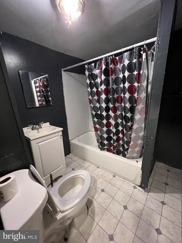 2074 E Clementine St, Philadelphia, PA 19134 - full bathroom featuring toilet, tile patterned flooring, shower / tub combo with curtain, and vanity