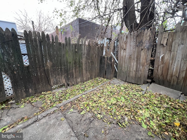2074 E Clementine St, Philadelphia, PA 19134 - view of yard