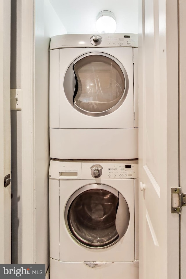 1502 13th St NW Unit 1, Washington, DC 20005 - washroom with stacked washing machine and dryer