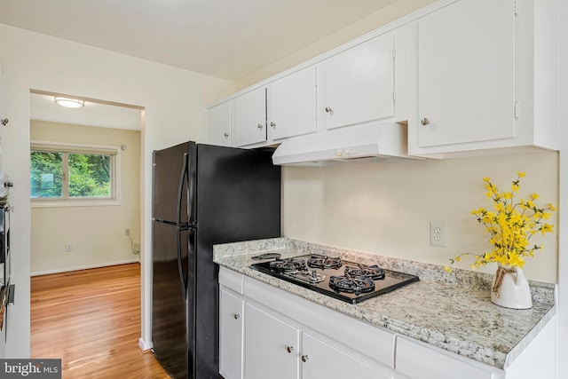 8230 Citadel Pl, Vienna, VA 22180 - kitchen featuring under cabinet range hood, black appliances, white cabinets, light wood-type flooring, and baseboards