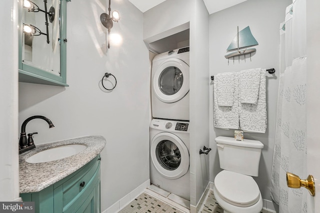 8230 Citadel Pl, Vienna, VA 22180 - full bath with stacked washer and clothes dryer, baseboards, vanity, toilet, and curtained shower