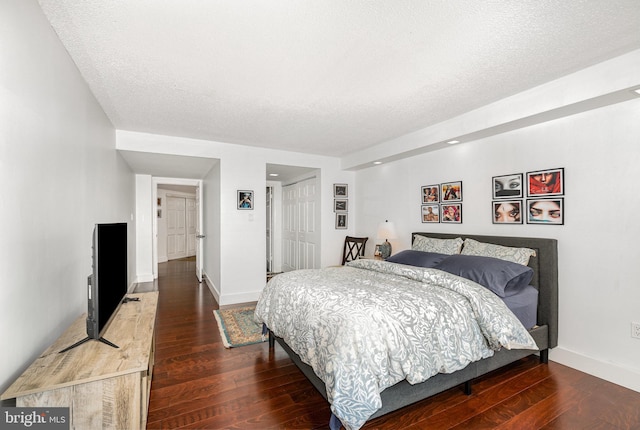 1040 Deer Ridge Dr Unit 101, Baltimore, MD 21210 - bedroom featuring wood finished floors, a closet, a textured ceiling, and baseboards