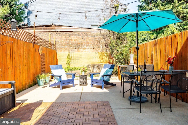 1238 N Mascher St, Philadelphia, PA 19122 - fenced backyard with a patio area and outdoor dining space