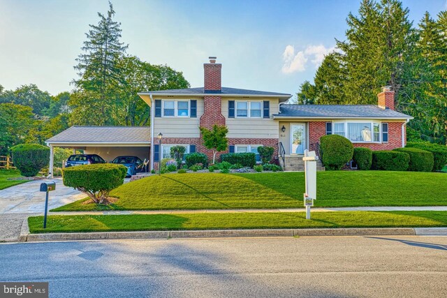912 Fairway Dr NE, Vienna, VA 22180 - tri-level home with a chimney, a front yard, driveway, and brick siding