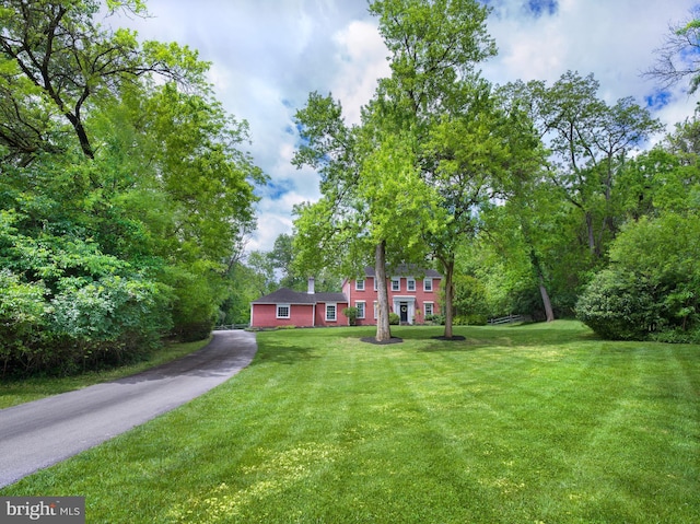 5 Salem Way, Malvern, PA 19355 - view of front of property featuring driveway and a front lawn