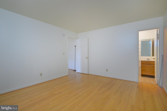 5151 19th Rd N, Arlington, VA 22207 - spare room featuring light wood finished floors and baseboards
