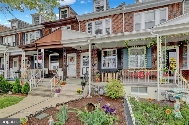 314 Summit Ave, Reading, PA 19611 - multi unit property featuring covered porch and brick siding