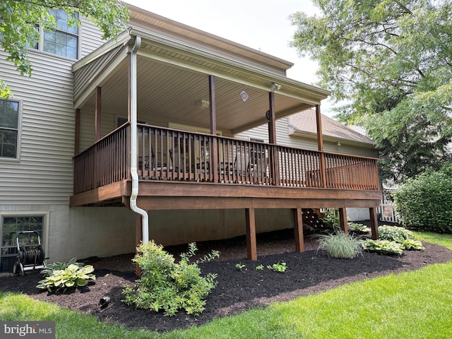 15 Behrens Dr, Palmyra, PA 17078 - back of property with a deck