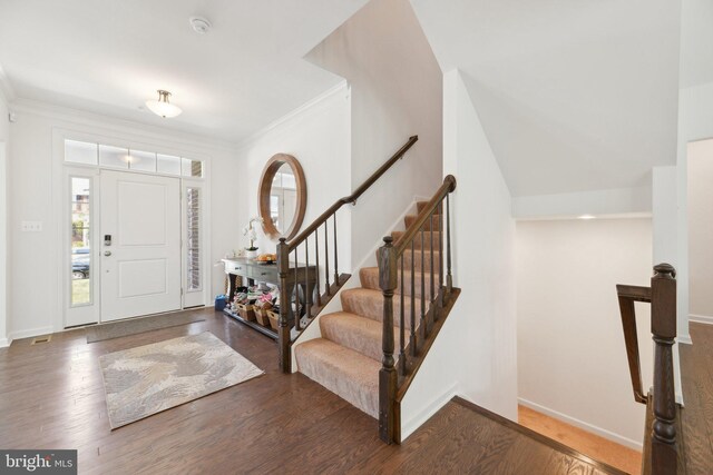 5809 Savannah Dr, Brandywine, MD 20613 - foyer with wood finished floors, ornamental molding, and baseboards