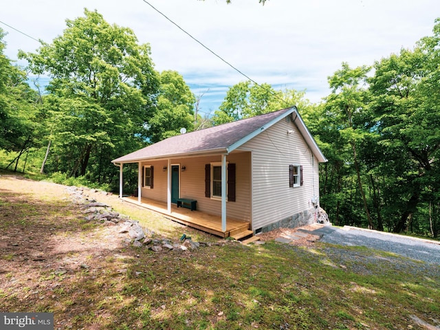 1502 Tomahawk Trl, Winchester, VA 22602 - view of side of property with a porch