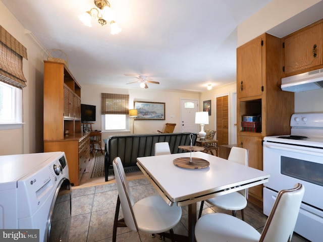 1502 Tomahawk Trl, Winchester, VA 22602 - dining space featuring plenty of natural light, a ceiling fan, and washer / clothes dryer