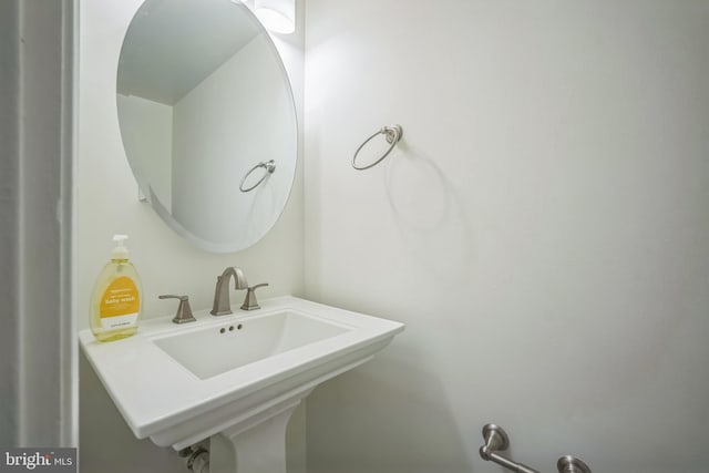 8361 Luce Ct, Springfield, VA 22153 - bathroom with a sink