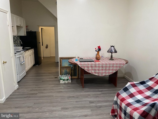 2600 S Mildred St, Philadelphia, PA 19148 - dining space featuring wood finished floors, baseboards, and high vaulted ceiling