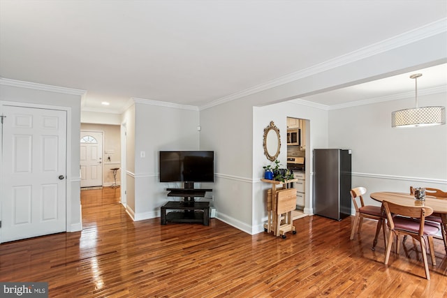 11910 Saint Johnsbury Ct, Reston, VA 20191 - living area featuring wood finished floors, baseboards, crown molding, and recessed lighting