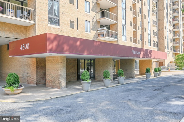 4500 Four Mile Run Dr Unit 211, Arlington, VA 22204 - view of apartment building / complex