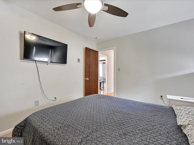 52 Circle Dr, Ephrata, PA 17522 - bedroom with a ceiling fan