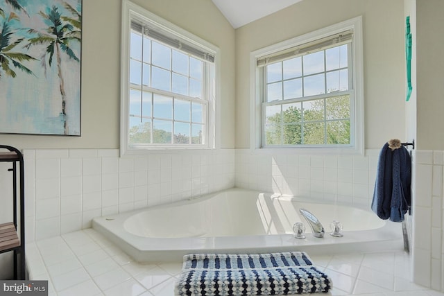 5040 Hummingbird Ln, Warrenton, VA 20187 - bathroom featuring a bath
