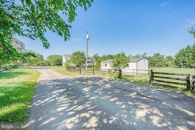 5040 Hummingbird Ln, Warrenton, VA 20187 - view of asphalt driveway