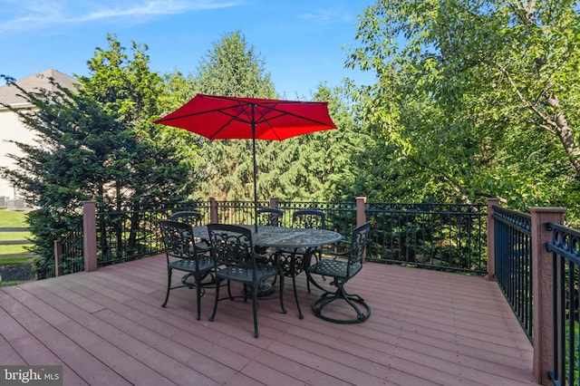 11 Woods Edge Rd, West Chester, PA 19382 - deck featuring outdoor dining space