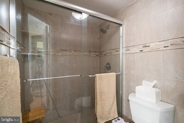 1600 N Oak St Unit 324, Arlington, VA 22209 - full bathroom featuring toilet, a stall shower, and tile walls
