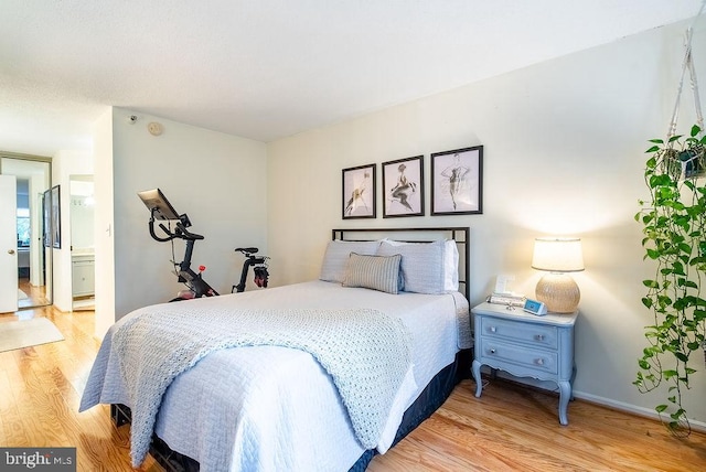 1600 N Oak St Unit 324, Arlington, VA 22209 - bedroom with light wood-style flooring, baseboards, and ensuite bath