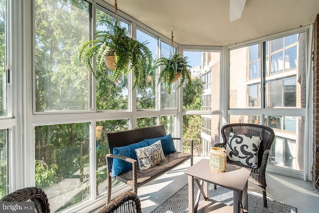 1600 N Oak St Unit 324, Arlington, VA 22209 - sunroom / solarium featuring an outdoor living space and a ceiling fan