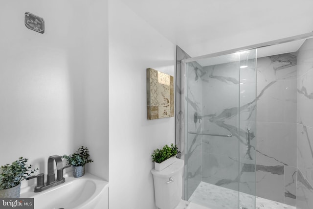 6913 Fulford St, Clinton, MD 20735 - bathroom featuring a marble finish shower, toilet, and a sink