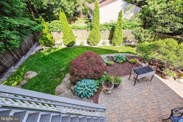 2371 N Edgewood St, Arlington, VA 22207 - view of yard with a patio area