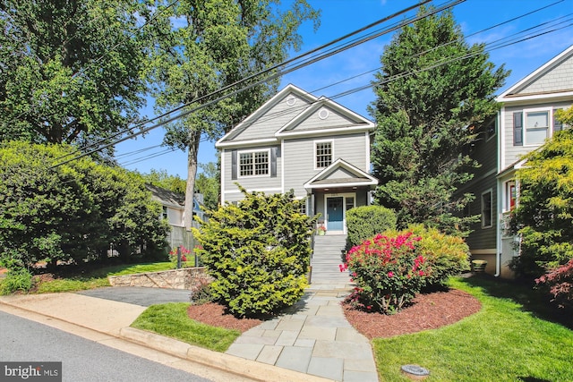 2371 N Edgewood St, Arlington, VA 22207 - view of front facade featuring a front lawn
