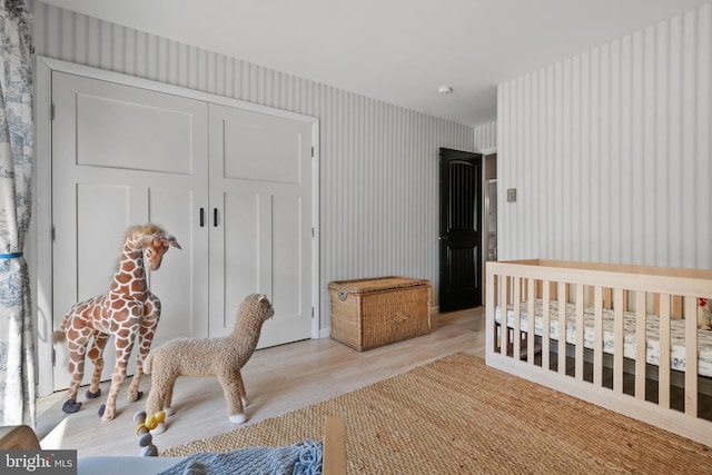 105 Stonewyck Dr, Lancaster, PA 17603 - bedroom featuring wallpapered walls, light wood-type flooring, and a closet