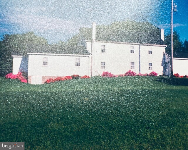 2138 Hill Rd, Perkiomenville, PA 18074 - view of side of home featuring a yard