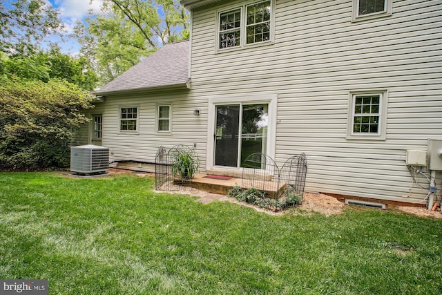 1881 Cold Creek Ct, Vienna, VA 22182 - back of property with cooling unit, a lawn, and roof with shingles