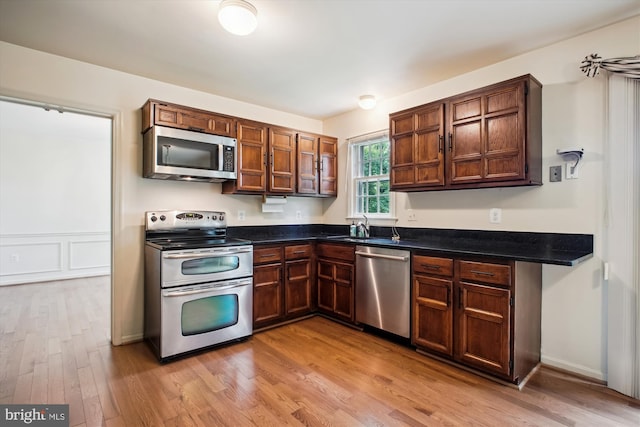 1881 Cold Creek Ct, Vienna, VA 22182 - kitchen featuring stainless steel appliances, light wood-style flooring, and a sink