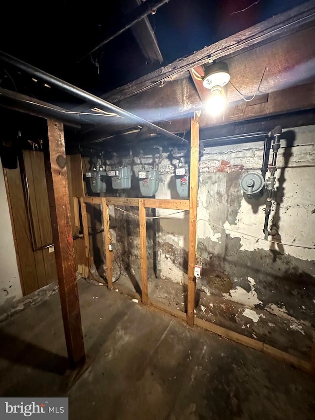 1500 Centre Ave, Reading, PA 19601 - unfinished below grade area with gas meter