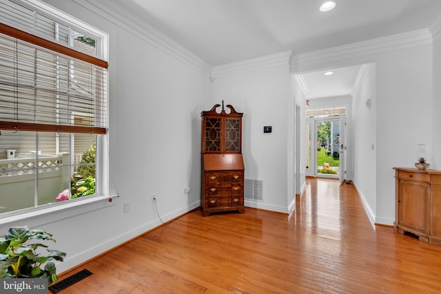 620 Cypress Ln, Severna Park, MD 21146 - unfurnished room featuring light wood-style flooring, ornamental molding, and recessed lighting