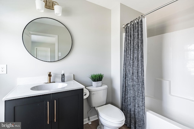 2638 Hollow View Dr, Easton, PA 18040 - bathroom featuring vanity, toilet, shower / bathtub combination with curtain, and baseboards