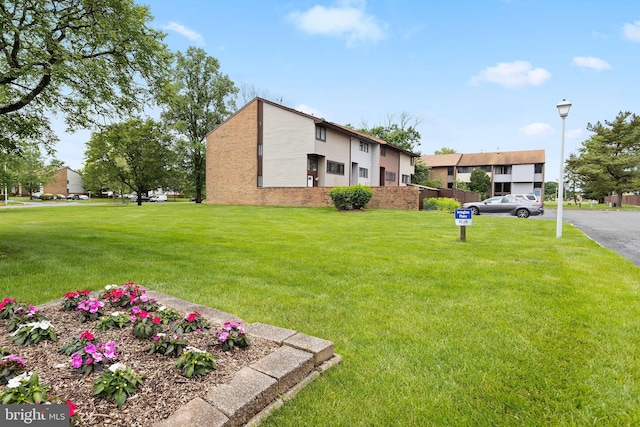 372 Irvington Pl, East Windsor, NJ 08520 - view of front of home with a front yard