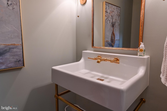 665 Bayard Rd, Lothian, MD 20711 - bathroom featuring a sink