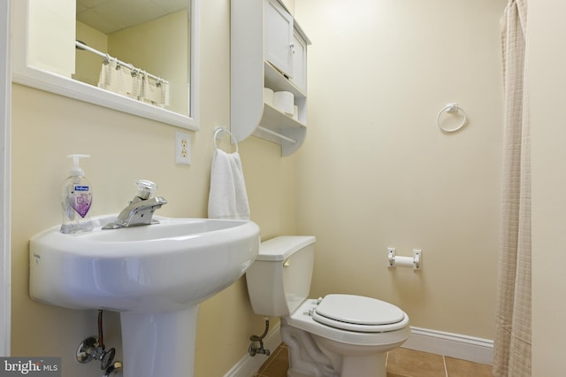 665 Bayard Rd, Lothian, MD 20711 - full bath with toilet, tile patterned floors, baseboards, a shower with shower curtain, and a sink