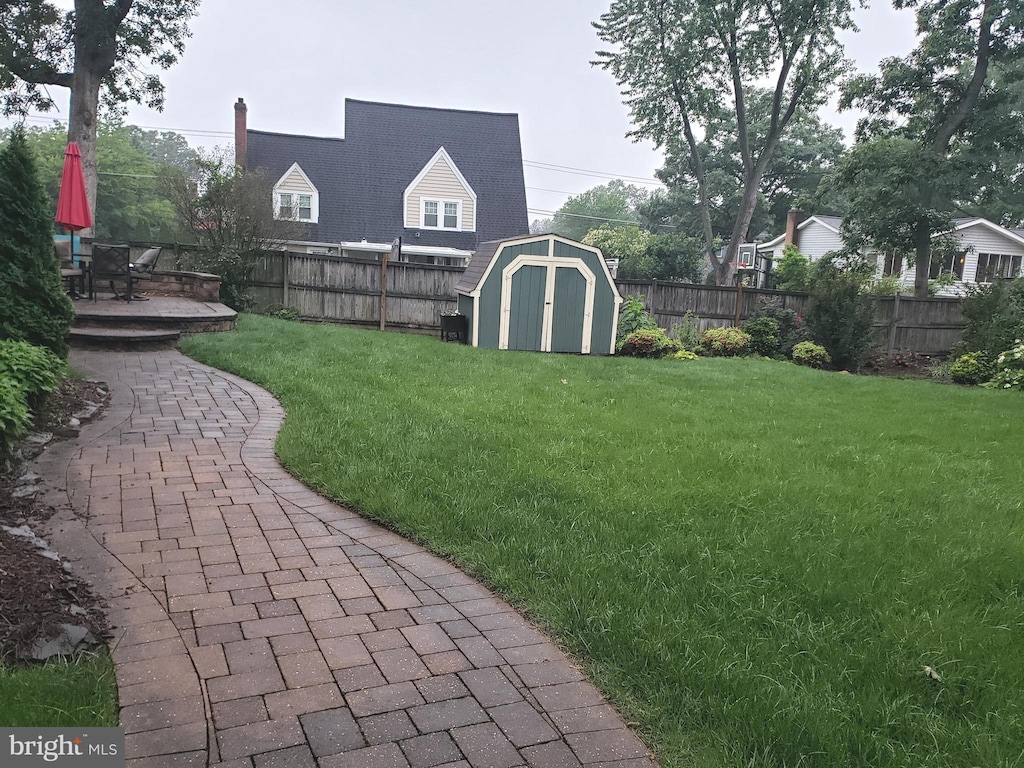 6188 Cobbs Rd, Alexandria, VA 22310 - view of yard featuring a patio