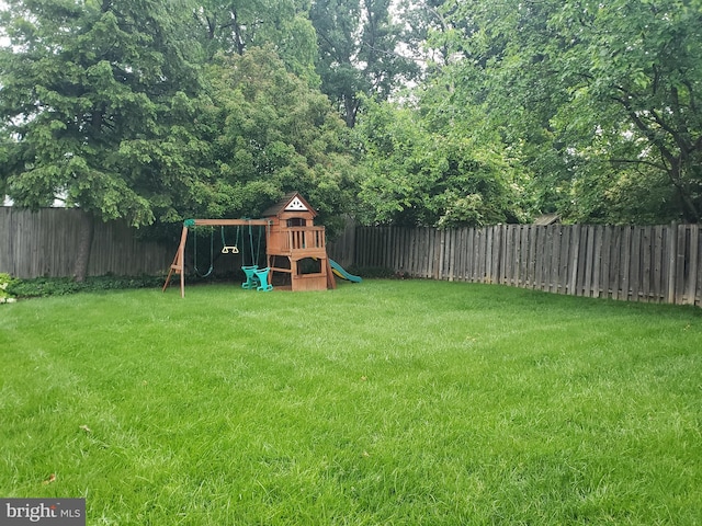 6188 Cobbs Rd, Alexandria, VA 22310 - view of yard featuring a playground