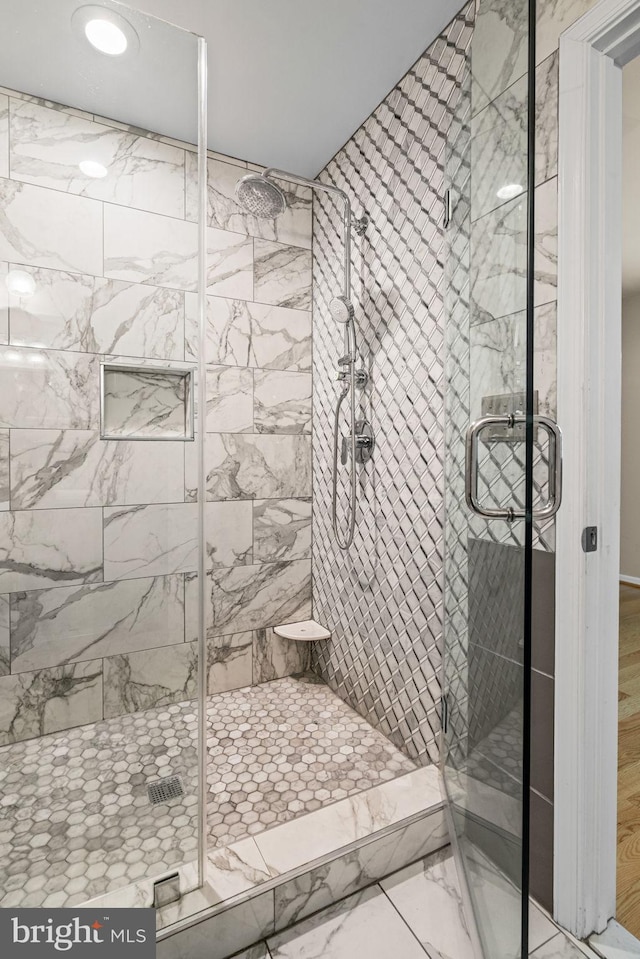 6188 Cobbs Rd, Alexandria, VA 22310 - bathroom with a stall shower